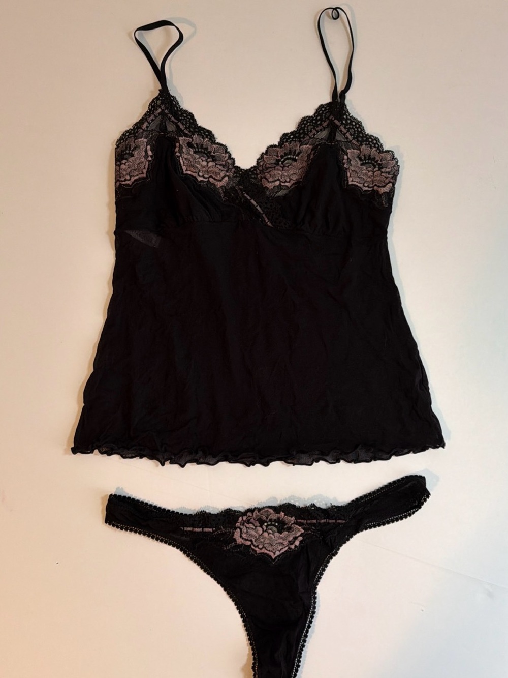 Vtg On Gossamer Med/Large Black w/Black & Pink Lace Camisole with Matching Thong